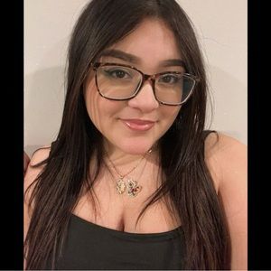 Meet your Posher, Yakeline